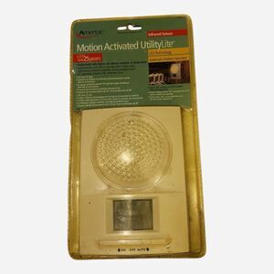 Vintage AmerTac Motion Activated UtilityLite LED Night Light Battery Closet New